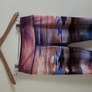 American Eagle Outfitters Running Women's Abstract Sunset Leggings, Size Medium